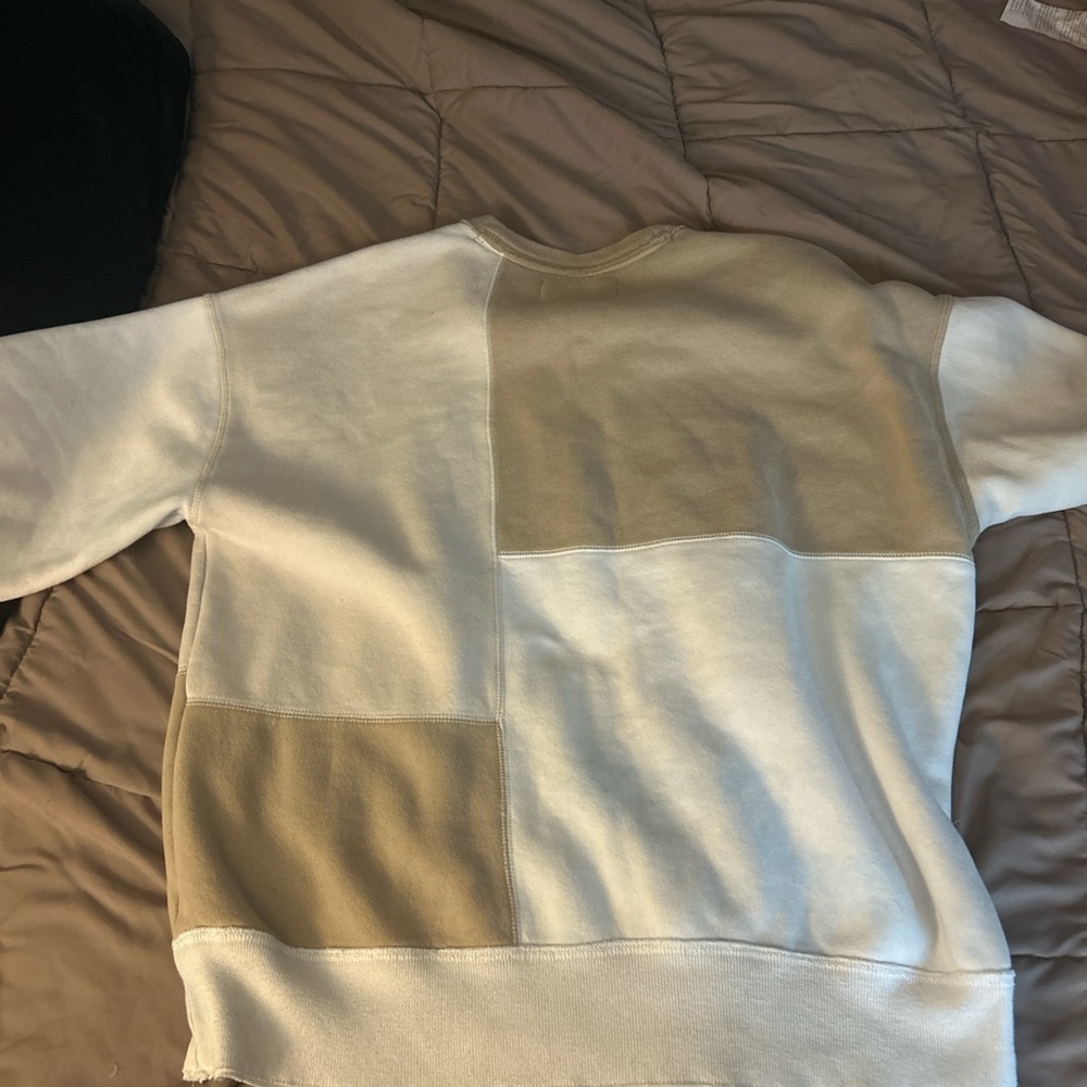 Hollister Cream and Tan Crewneck Sweater